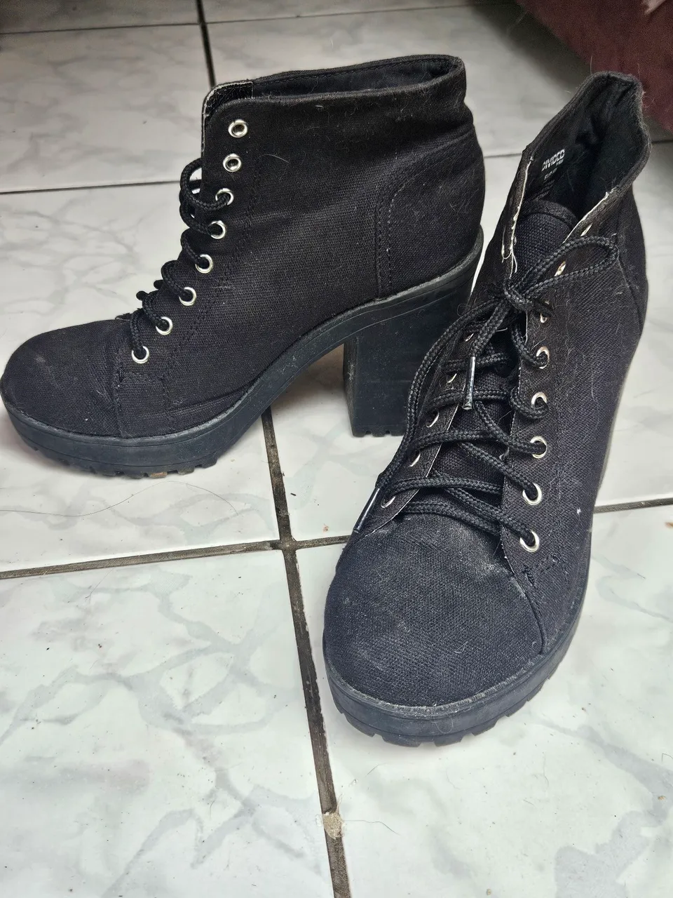 Bota Feminina Preta com Salto H&M
