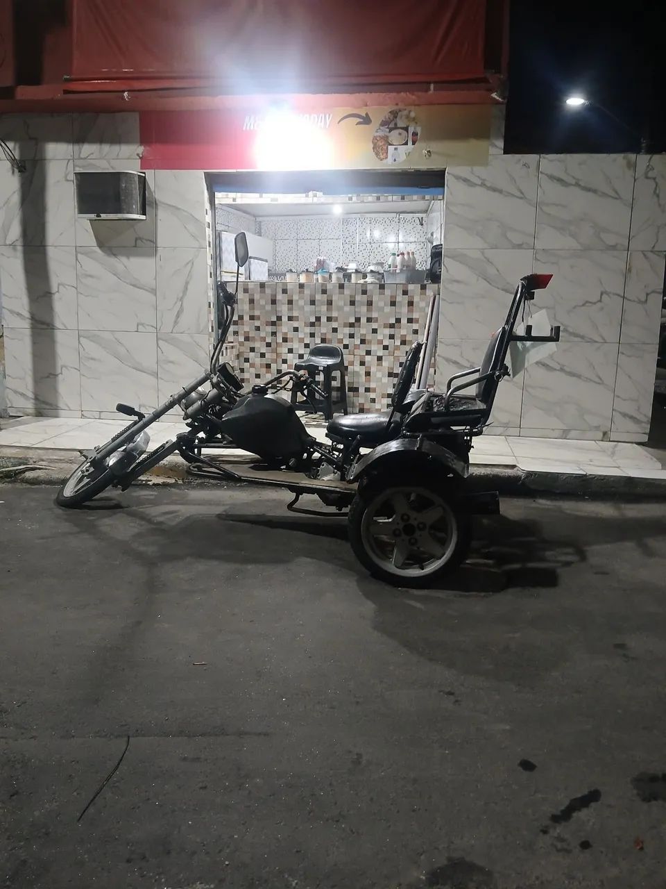 Vendo um triciclo com o motor de biz 125 , sem documentos, ano do motor 2008 . - Foto 5