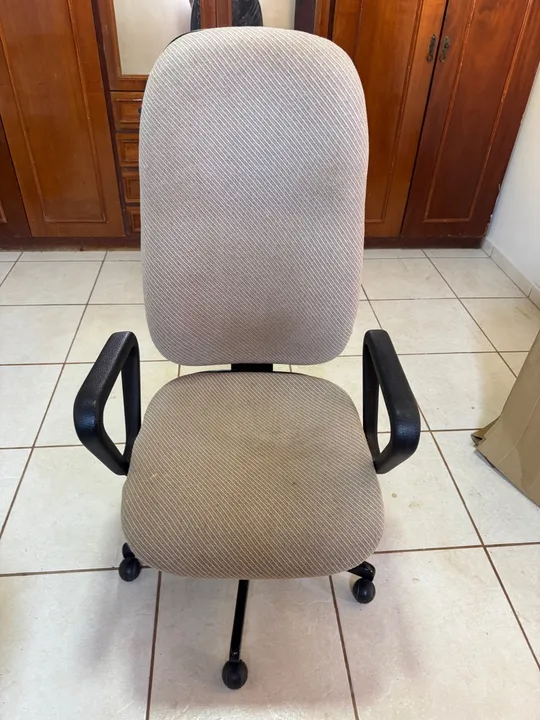 Cadeira de Escritório Giratória com Rodinhas