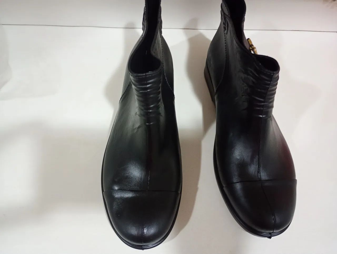 Botas femininas pretas com detalhe de laço - Foto 2