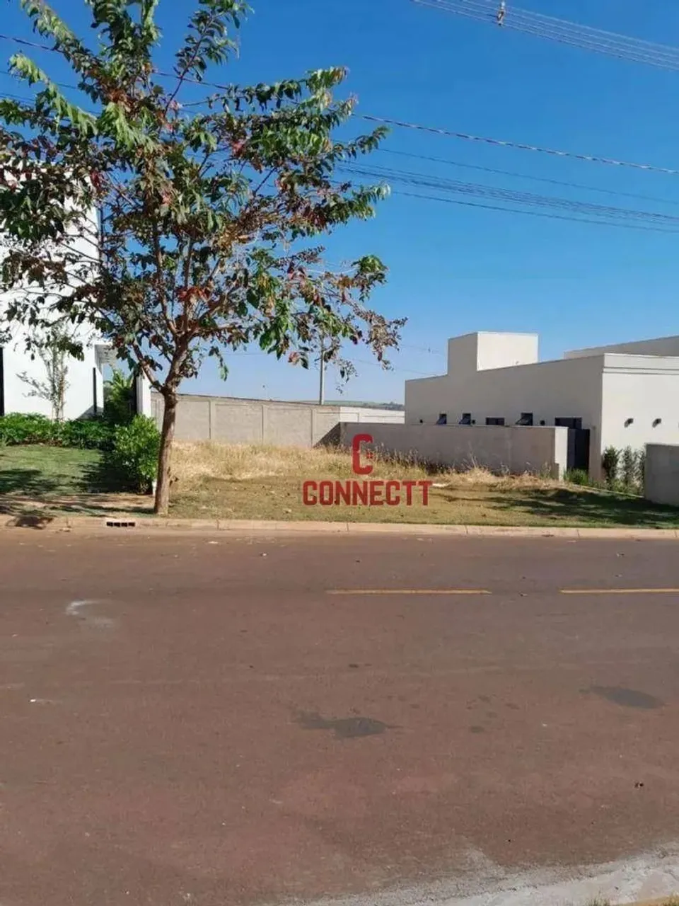 TERRENO DE 336 m² NO CONDOMÍNIO QUINTA DOS VENTOS.