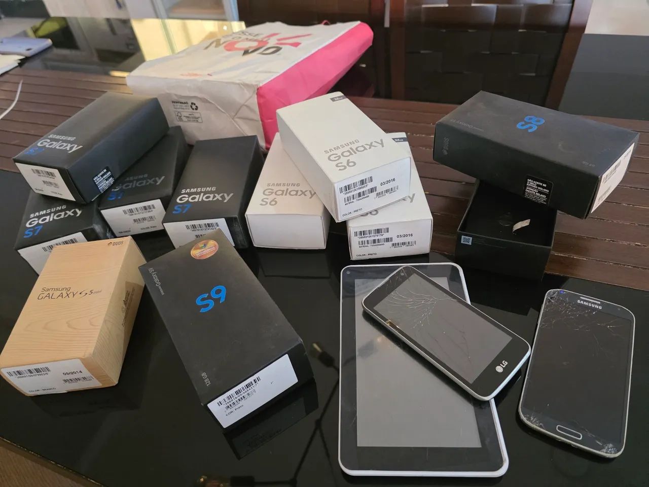 Lote caixas originais e Celular Samsung e LG - Peças e Aparelhos