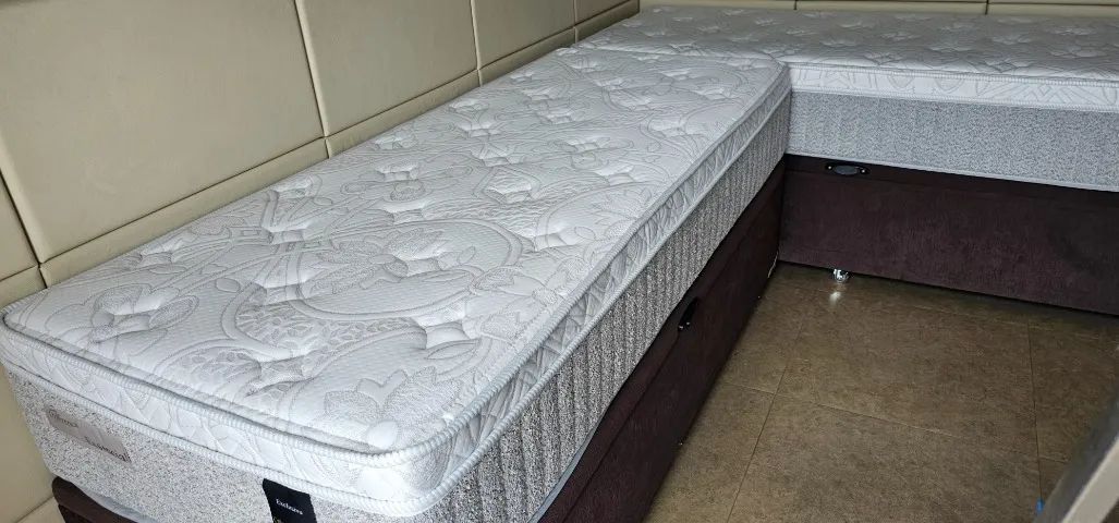 Vendo 2 colchões solteiro (molas ensacadas).