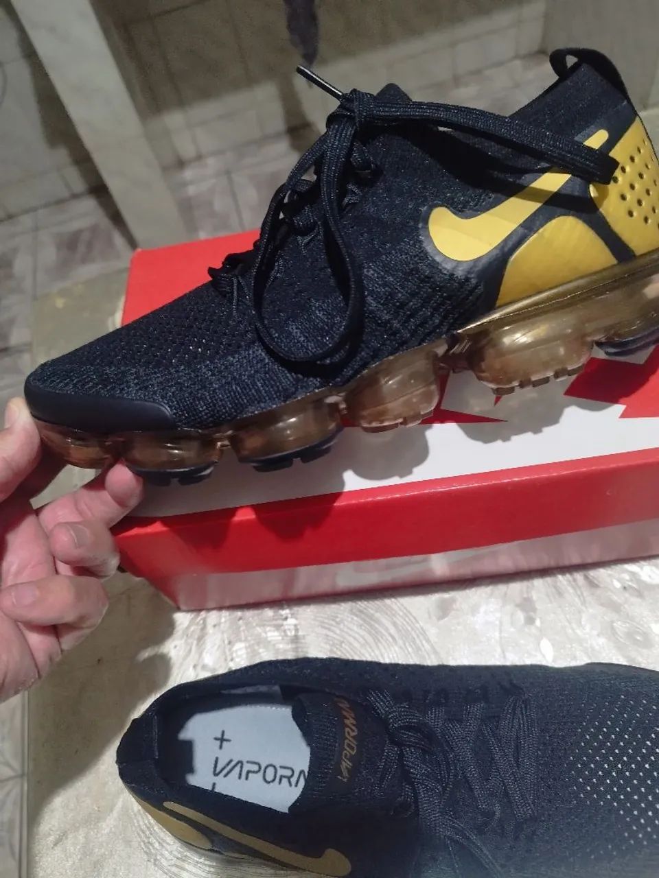 Tênis Nike Air VaporMax Plus - Dourado e Preto 41 - Foto 3