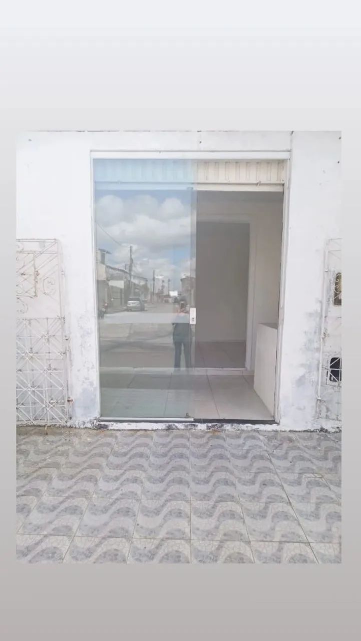 Alugo ponto comercial no Augusto Franco. R$550 *já incluso água. Whatsapp *