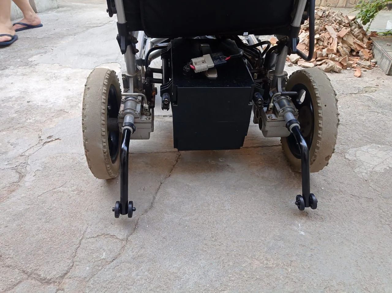 Cadeira de Rodas Motorizada elétrica Modelo Dobrável Dellamed 1000 - Foto 5