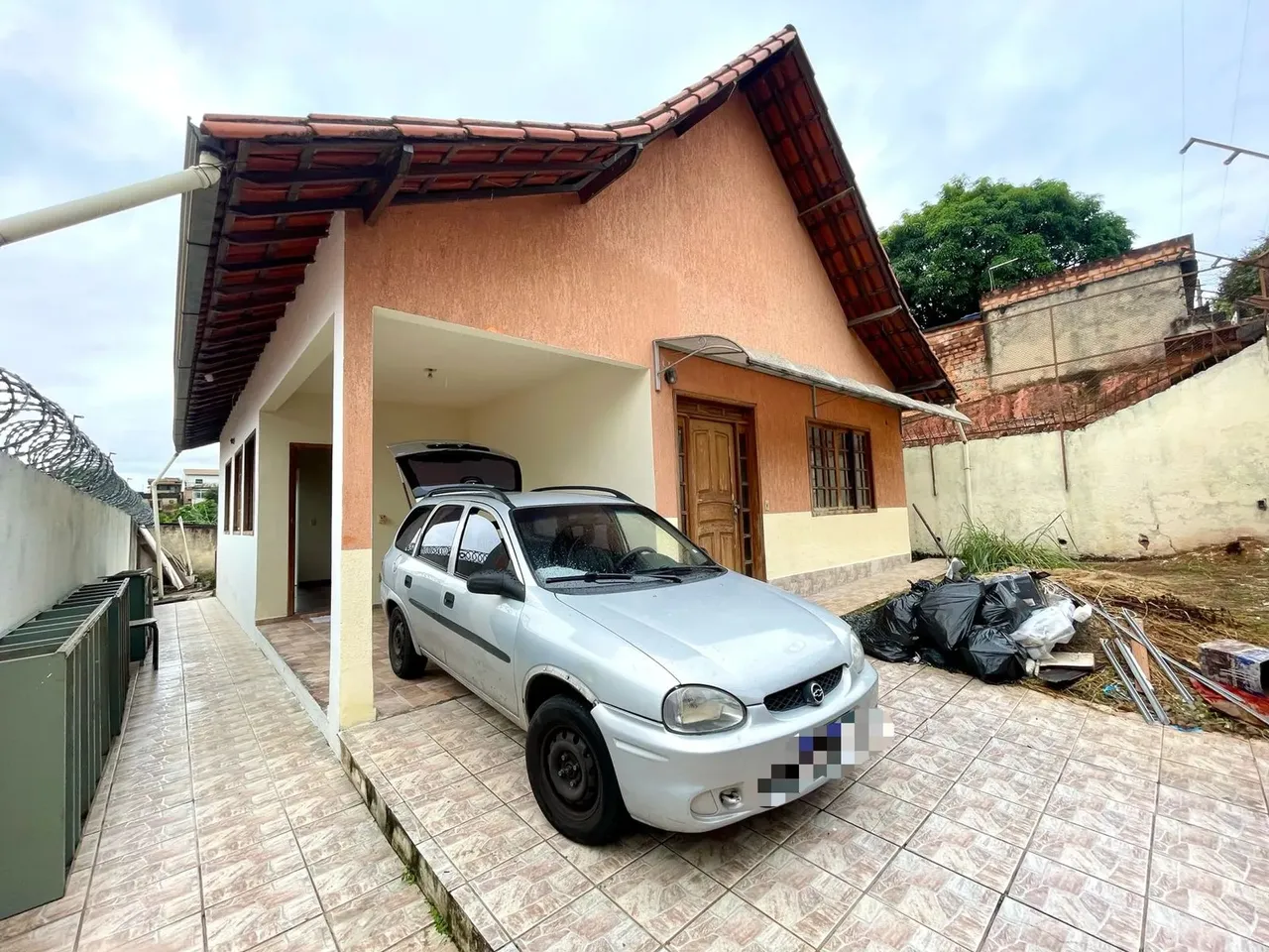 ALUGO EXCELENTE CASA COMERCIAL - PRÓXIMO A ÁVENIDA CRISTIANO MACHADO