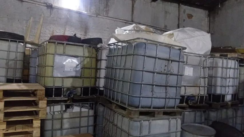 TANQUE IBC - 1000 LITROS COM VÁLVULA E ESTRUTURA METÁLICA  - Foto 3