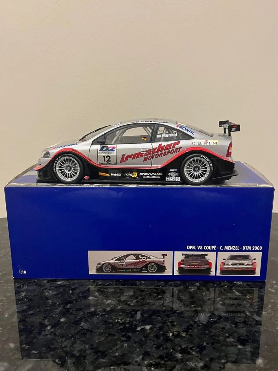 Miniaturas de carrinhos escala 1:18 e 1:24