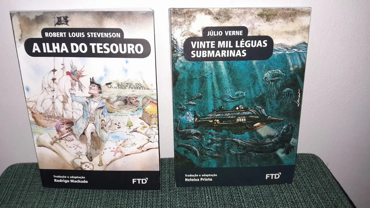 Livros clássicos: A Ilha do Tesouro e Vinte Mil Léguas Submarinas