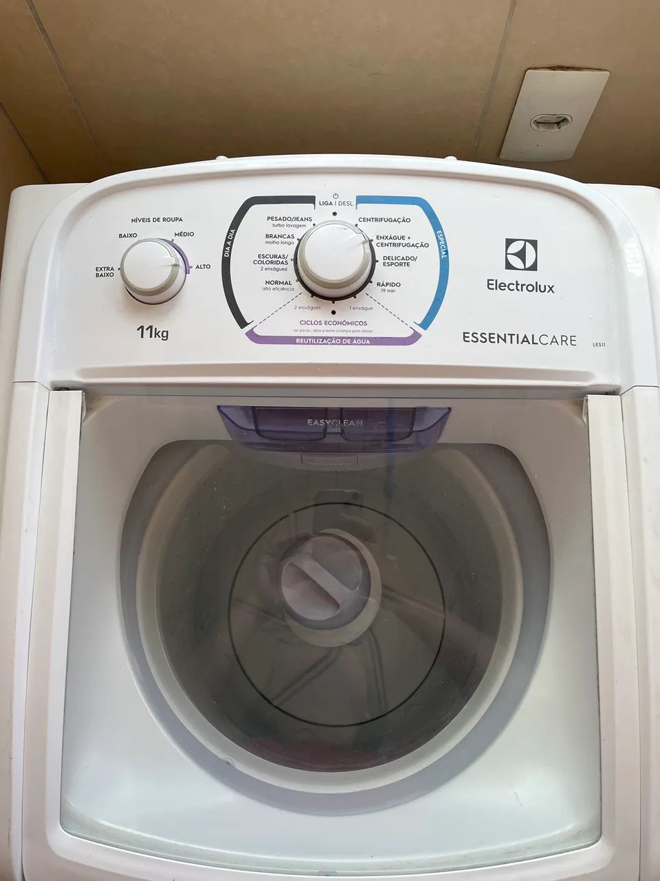 Máquina de lavar roupas 11kg Eletrolux branca