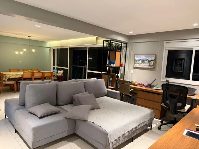 Vende-se Apt. no Res. Aroeiras, ao lado da sede do TRT em Goiânia.