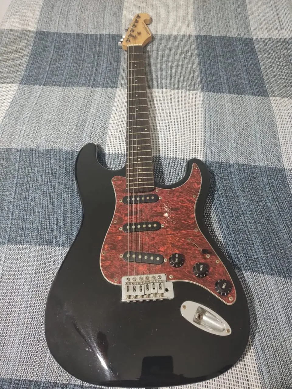 Guitarra Elétrica Stratocaster com Design Exclusivo