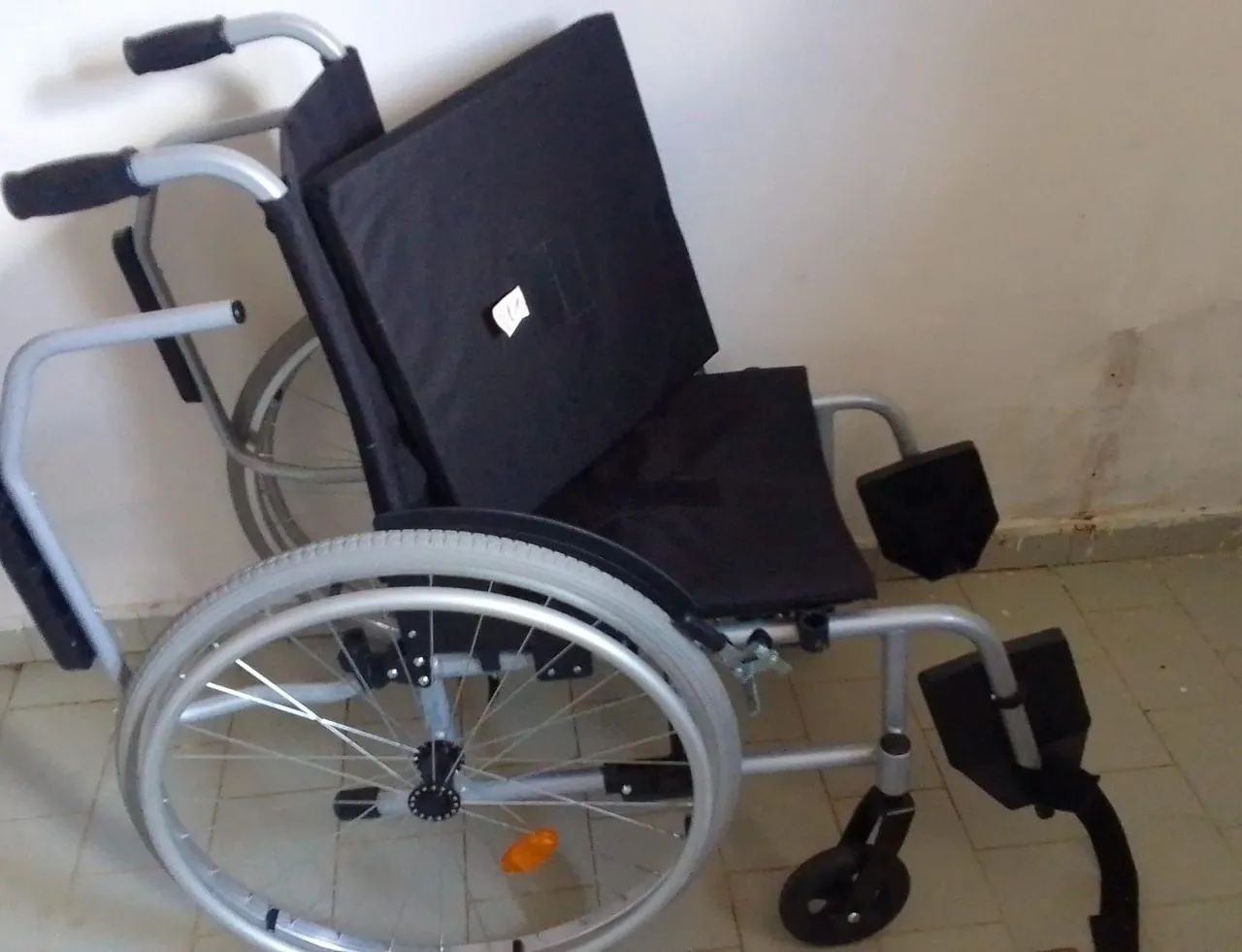 Vendo cadeira de rodas  - Foto 4