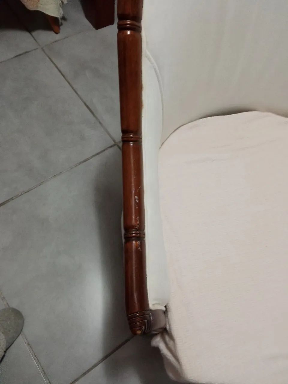 Poltrona de madeira maciça em excelente estado! - Foto 3