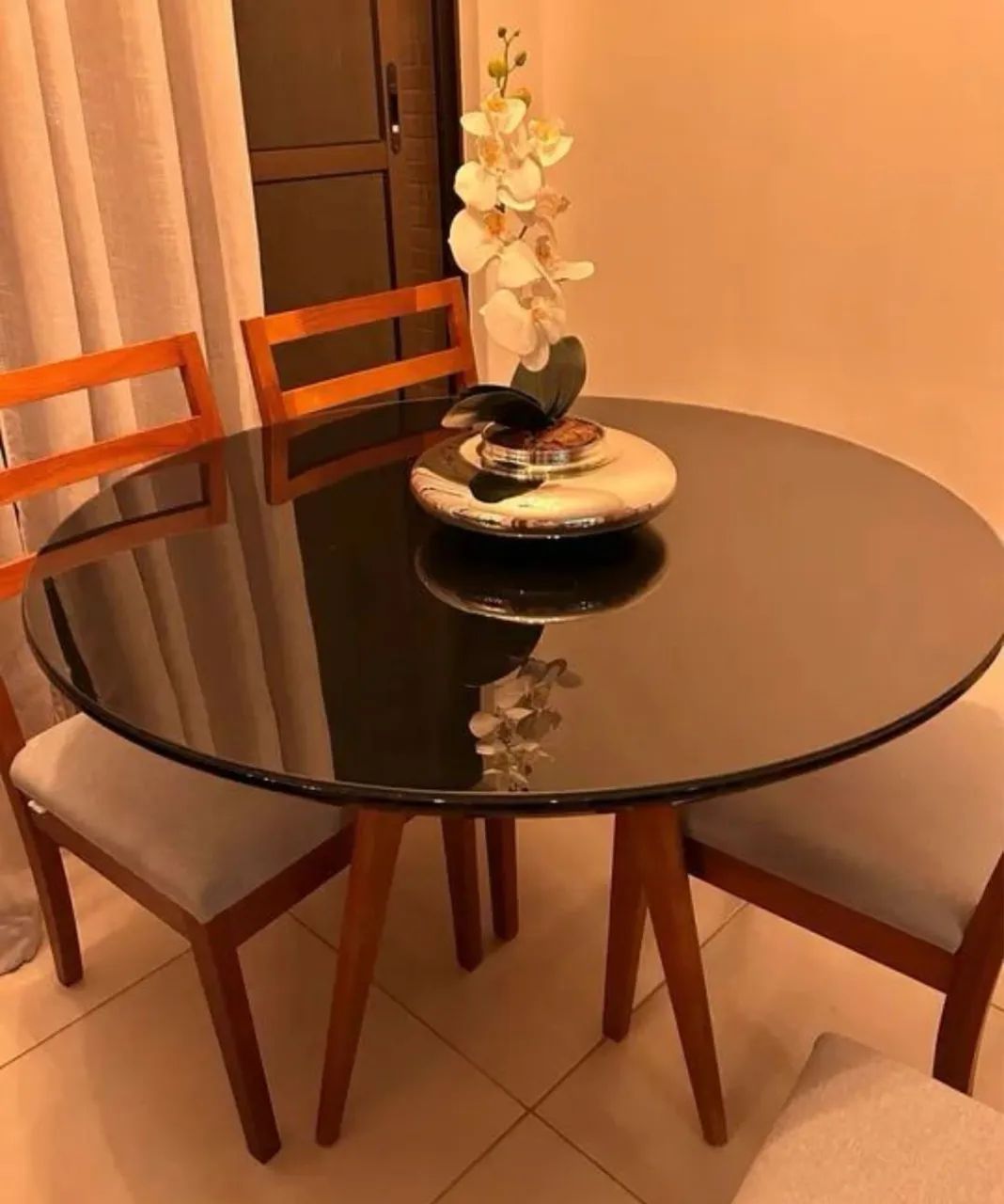 Mesa de jantar com tampo de vidro - Foto 3