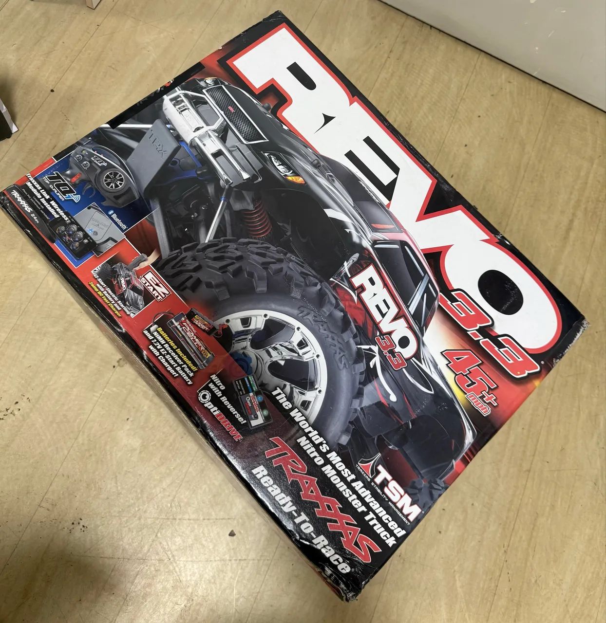 Carro Traxxas Revo 3.3