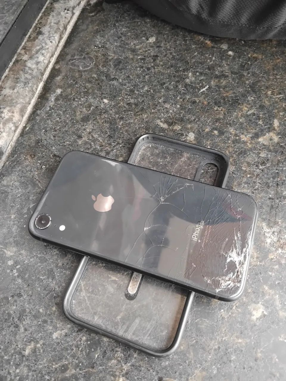 iPhone XR  trincado - Foto 4