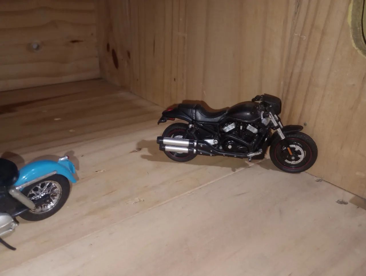 Miniaturas motos e bonecos 300 - Foto 5
