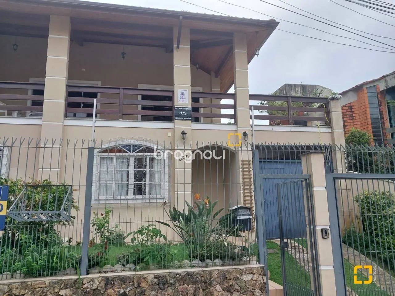 Casa Trindade reformada 290mts de construção 4 quartos 3 vgs 5 wcs