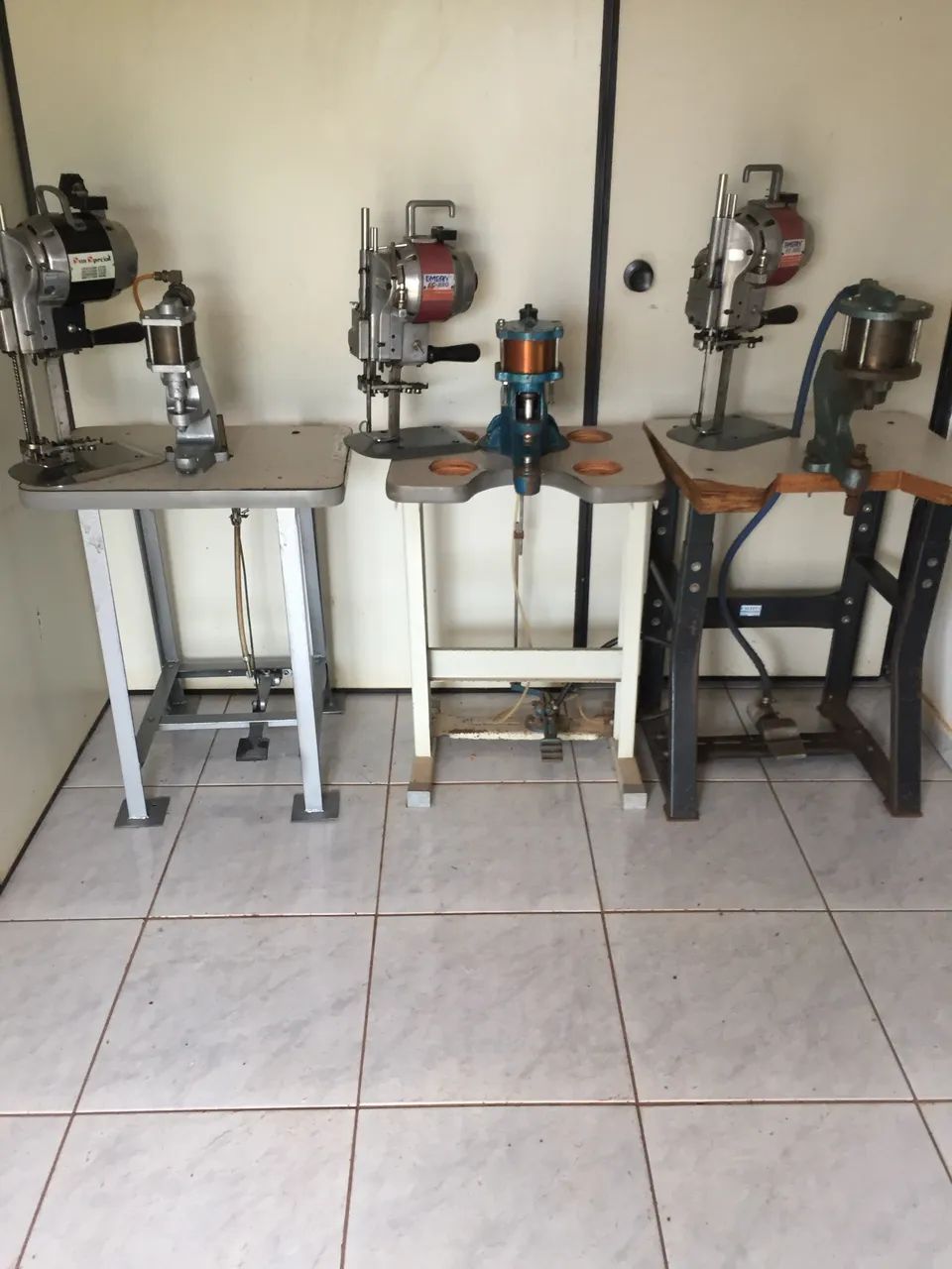 Vendo máquina de corte para jeans - Foto 4