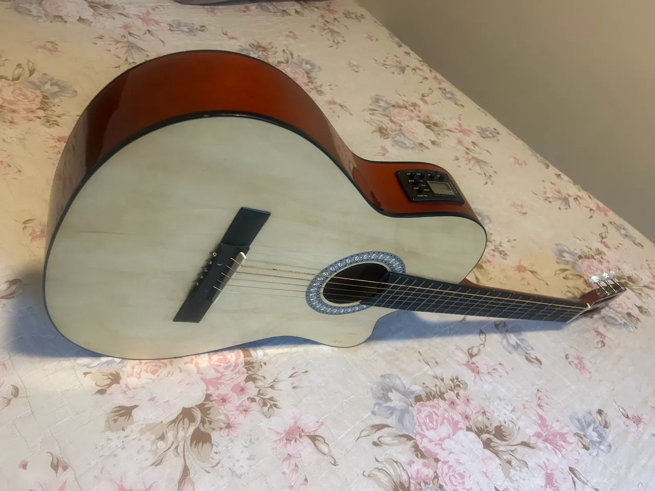 Vendo Violão vogga  Eletroacústico - Modelo Clássico com cordas de aço..