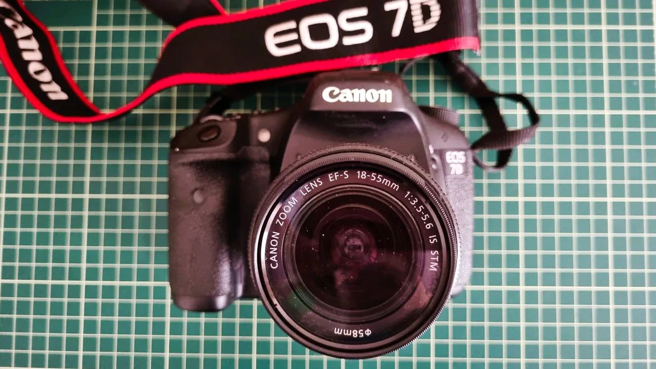Canon EOS 7D レンズキット　EF-S 18-55mm Canon EOS 7D - Japan + Lente EF-S 18-55mm + Acessórios - Câmeras e