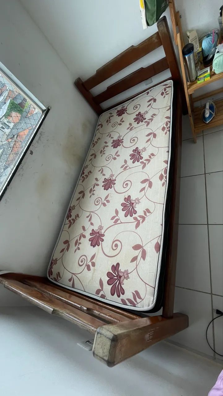 Cama mais colchão de solteiro 