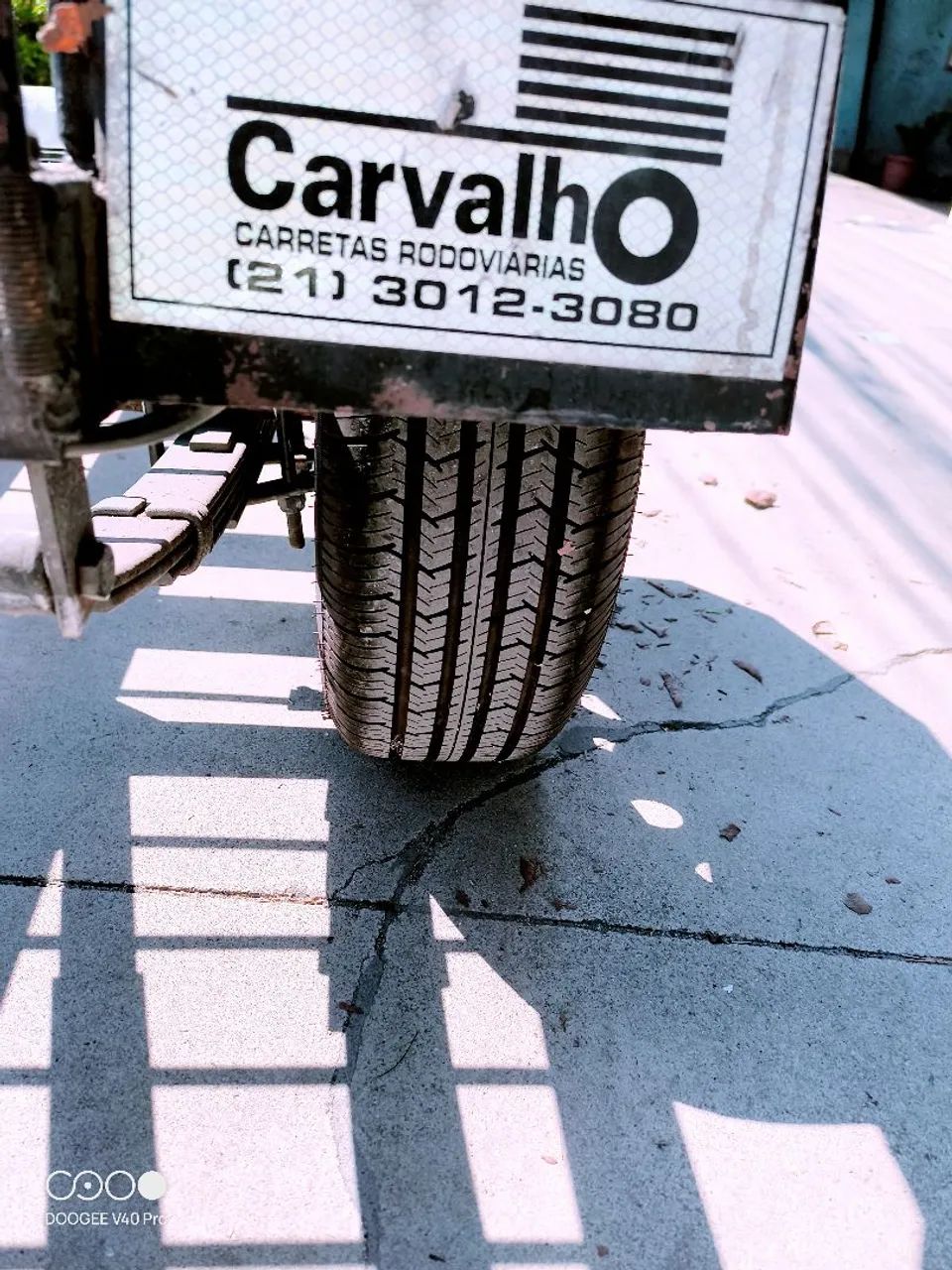 Carretinha com 2 pneus novos e com amortecedor  - Foto 3