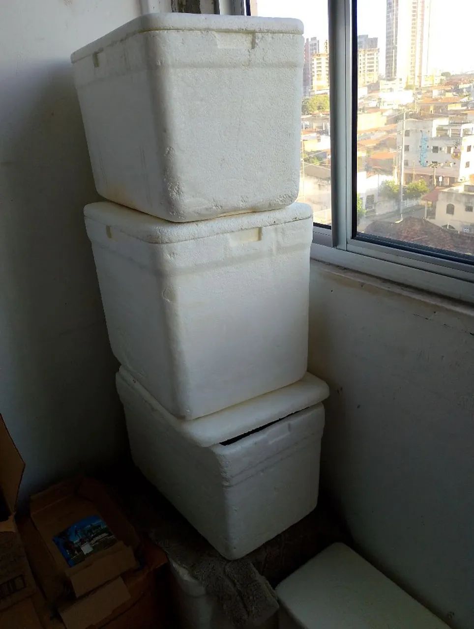4 caixas de isopor 80 e 60 litros 