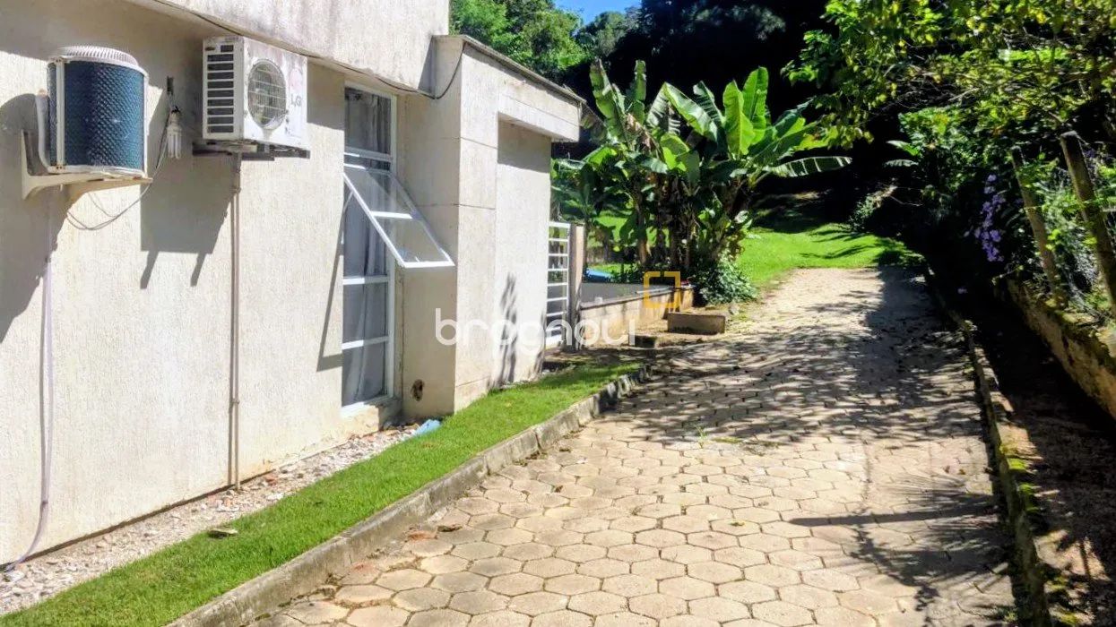 BROGNOLI VENDE - CASA COM 4 SUÍTES NO SAMBAQUI - Foto 3