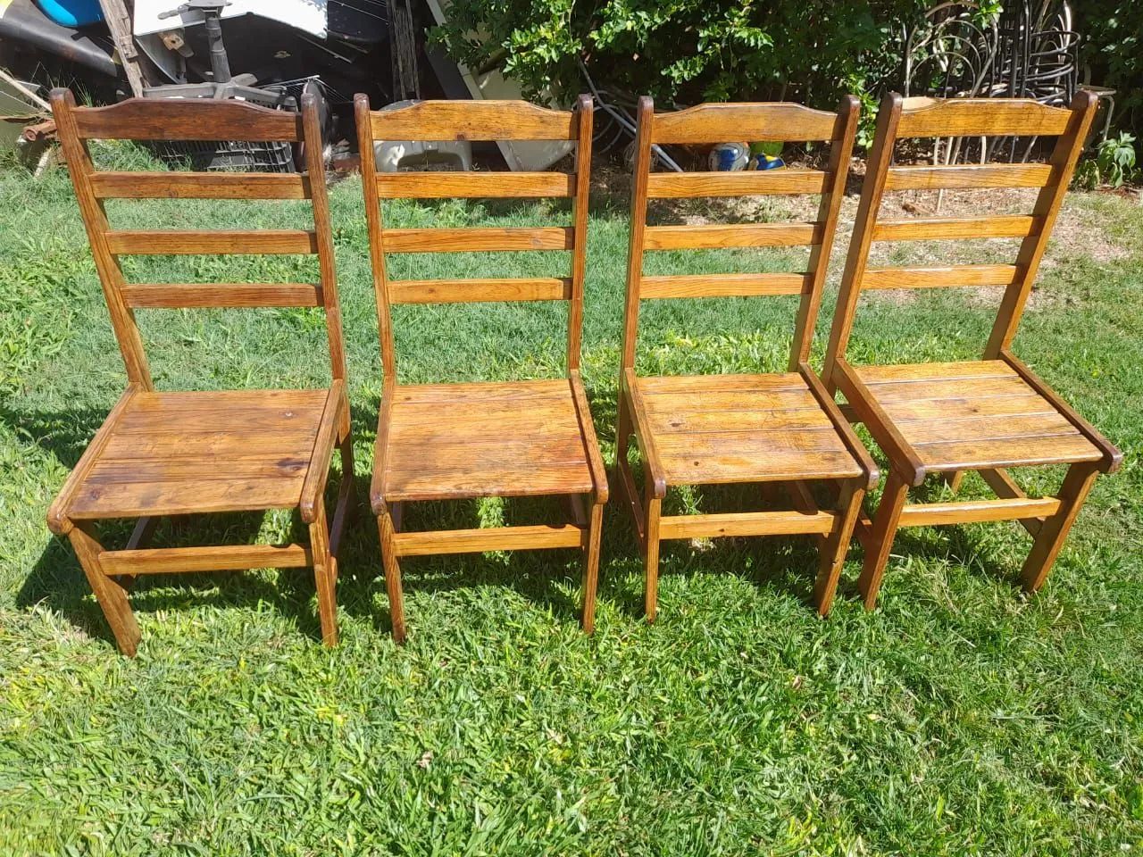 Mesa de madeira com 4 cadeiras - Foto 5