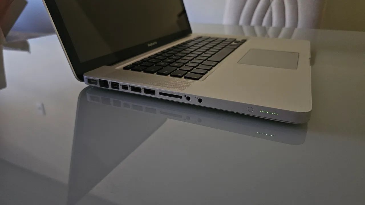 Macbook Pro 15" 2011 i7 quad 8gb SSD bateria nova - Foto 4
