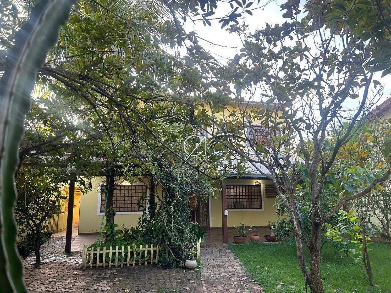 VENDE-SE SOBRADO COM TRÊS QUARTOS NA 508 NORTE - Foto 3