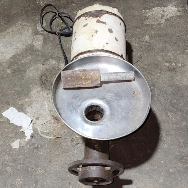 Moedor de Carne 110v Antigo Usado - Foto 4