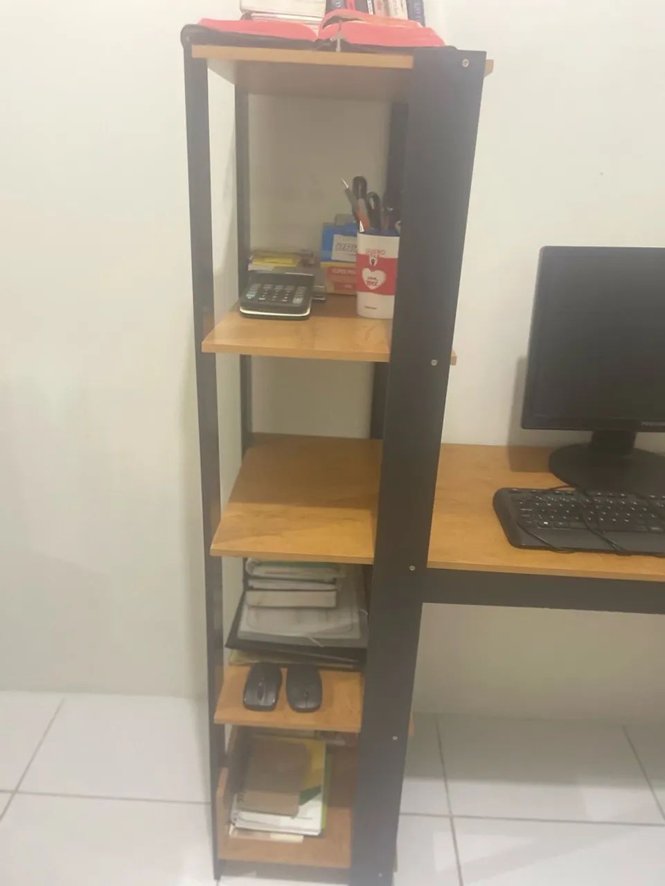 Vendo escrivaninha semi nova - Foto 2