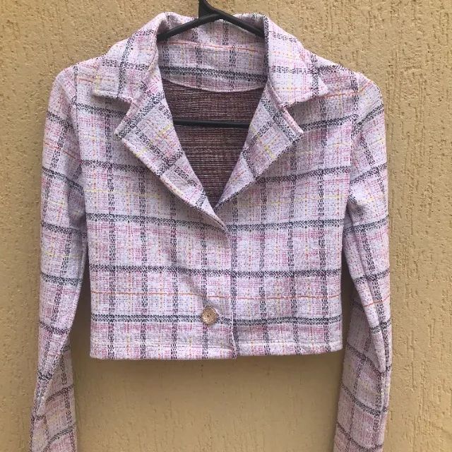 Casaquinho Branco E Rosa Curtinho da Marca Explosão Total - Foto 2