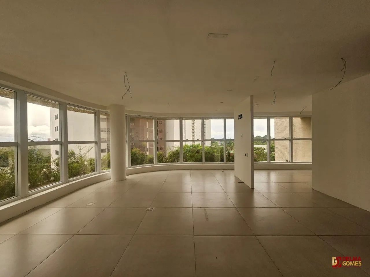 Sala Comercial Moderna com Vista para o Mar