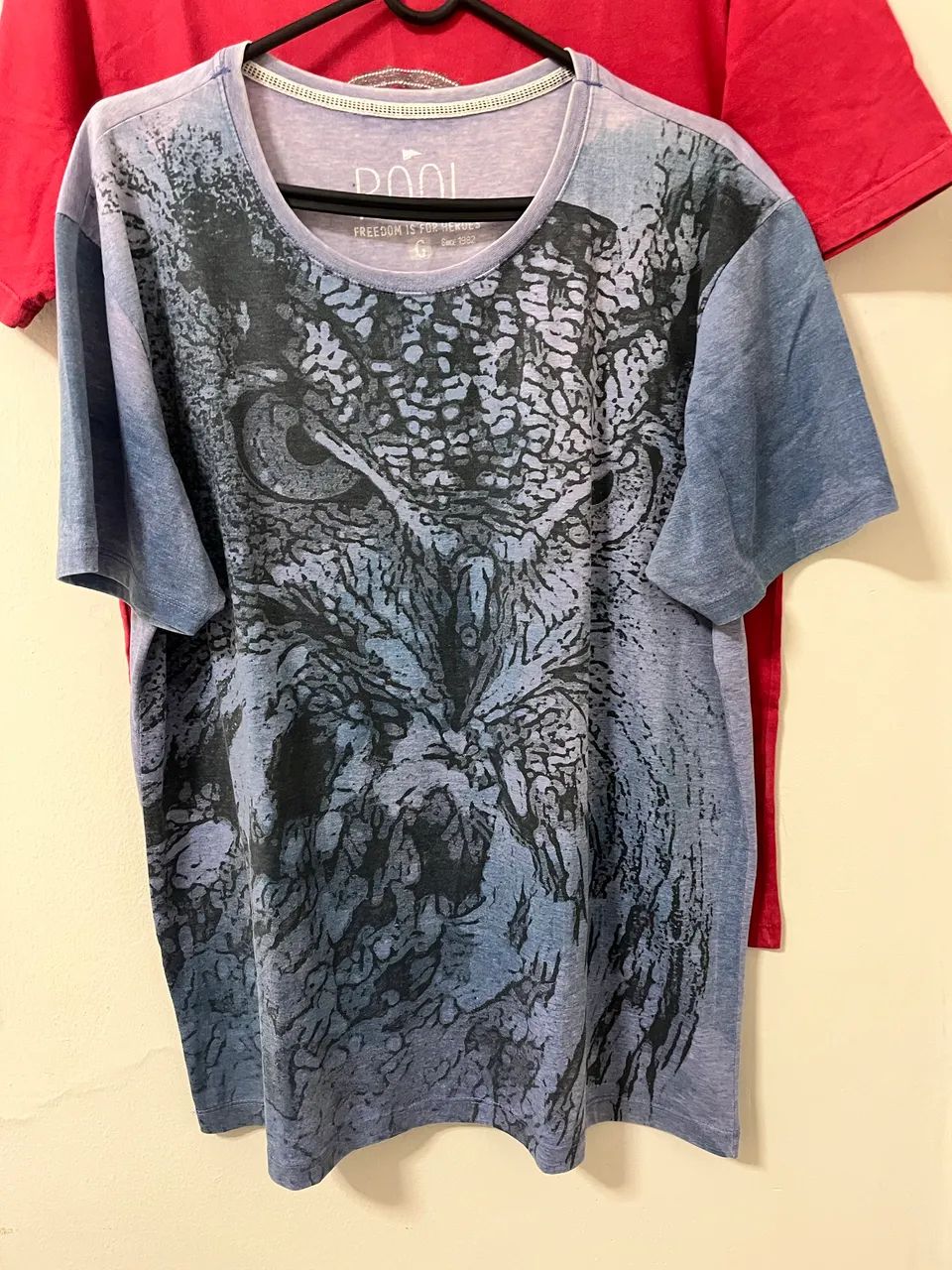 Lote com 4 camisas masculinas M e G - Foto 4