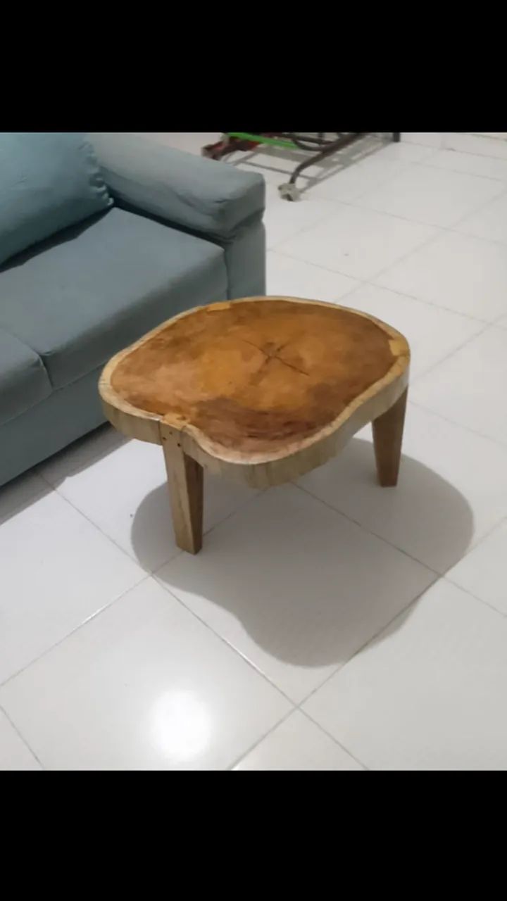 Mesa de centro Rústica ( madeira maciça)