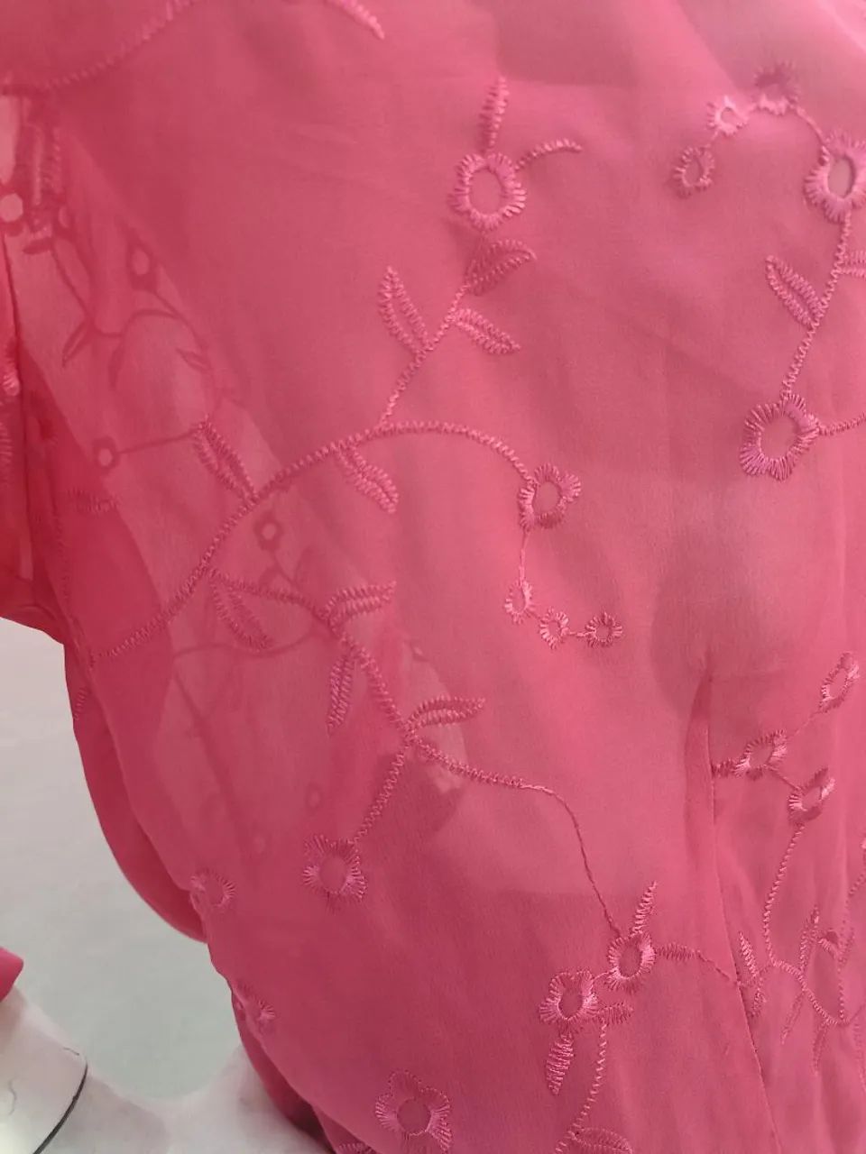 Camisa transparente bordada. Tam G usada.  - Foto 2