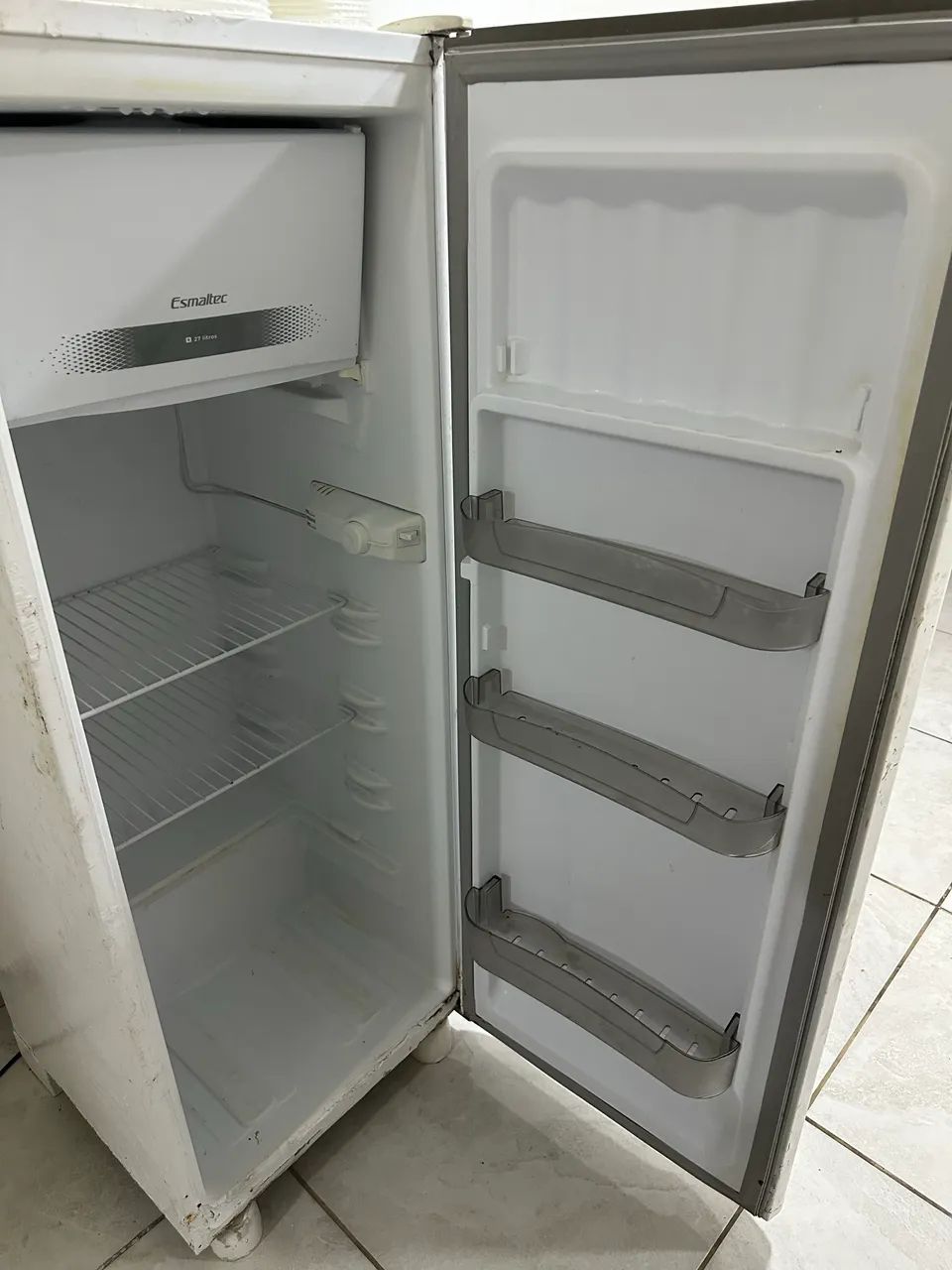 Vendo GELADEIRA funcionando perfeitamente  - Foto 3