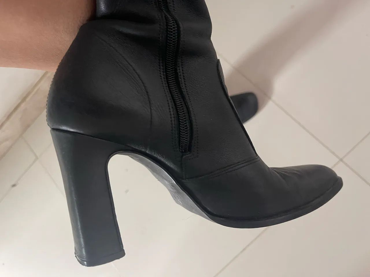 Bota em couro cano alto  - Foto 5