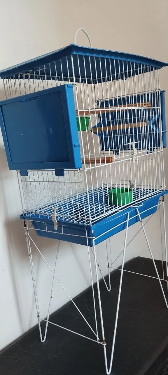 Gaiolas a venda.