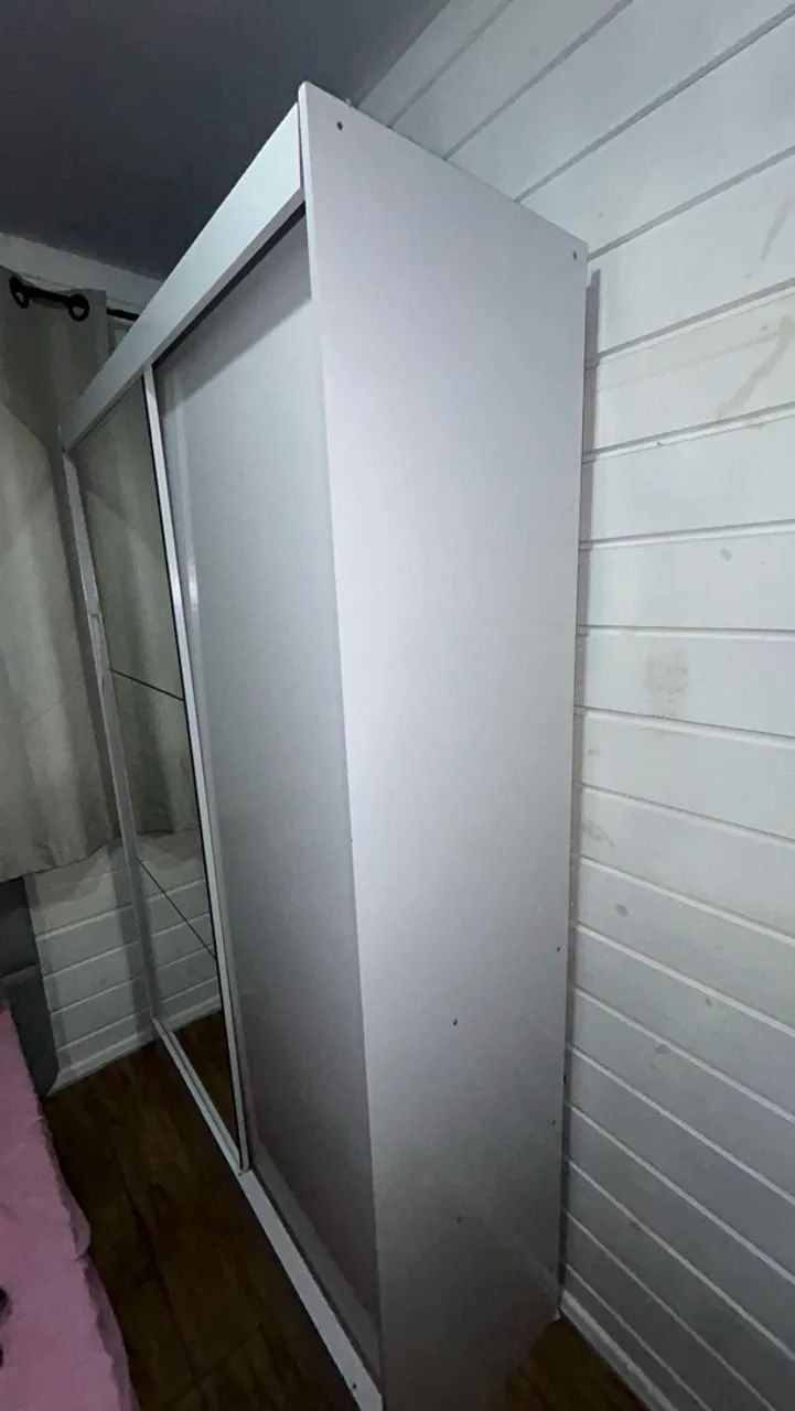 Guarda-Roupa Branco com Portas de Correr e Espelho
