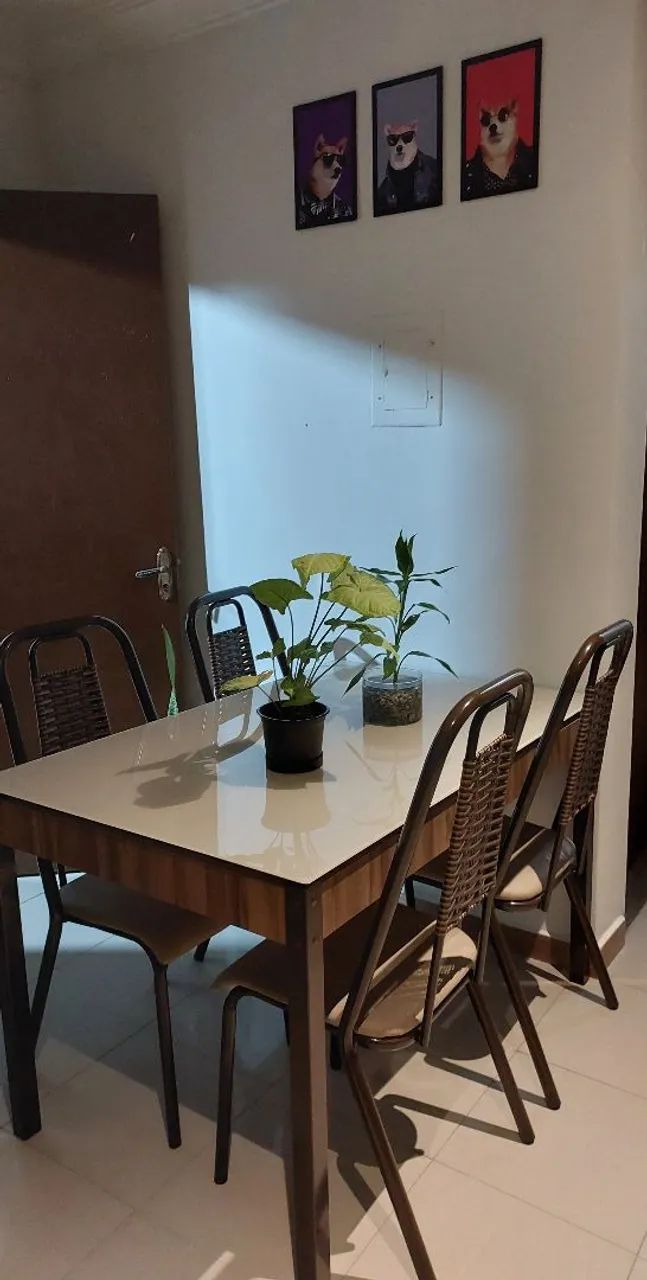 Mesa com quatro cadeiras - Foto 2