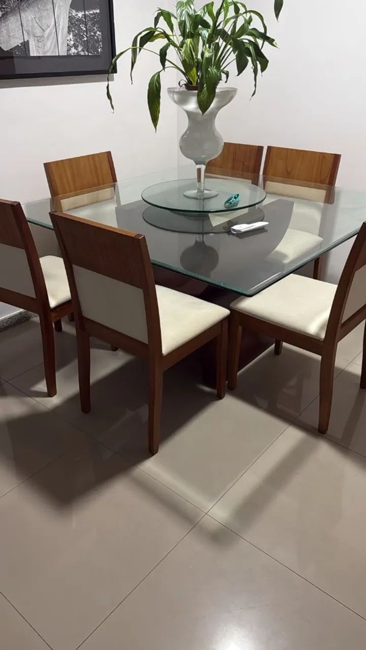 Mesa em vidro quadrada de seis cadeiras com base em madeira - Foto 4