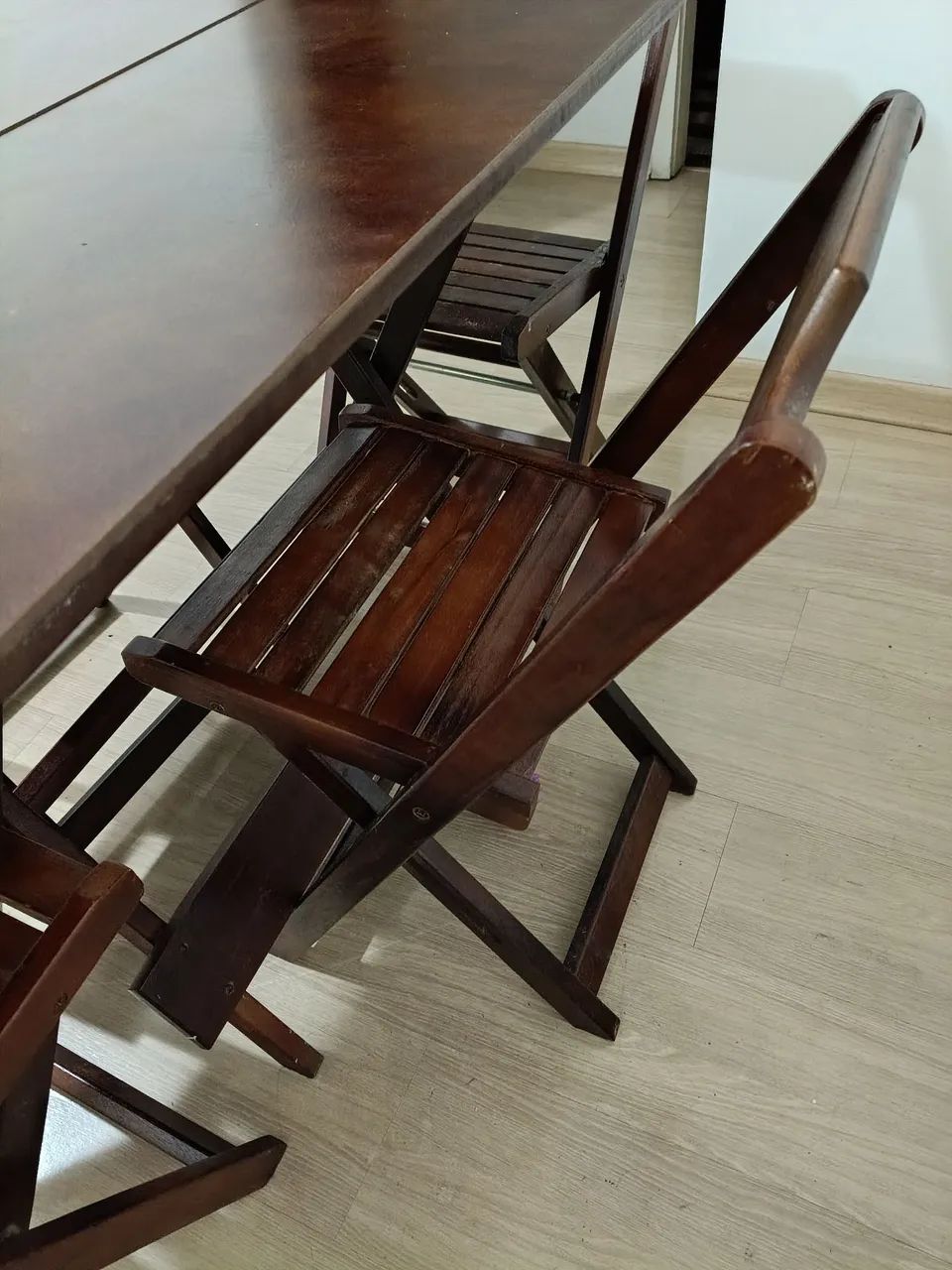 Conjunto de mesa e cadeiras de madeira  - Foto 5