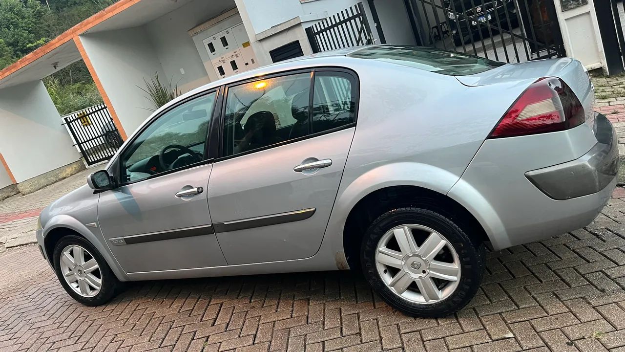 Renault Megane Megane Sedan Dynamique 2.0 16V Aut. 2007