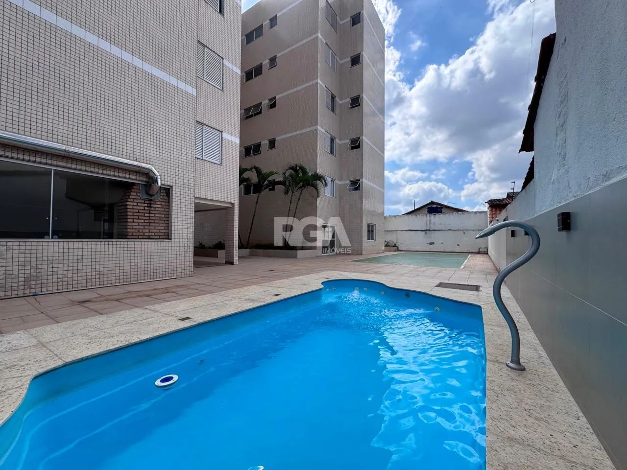 APARTAMENTO TIPO COM 3 QUARTOS (1 SUÍTE) E 2 VAGAS  ITAPOÃ